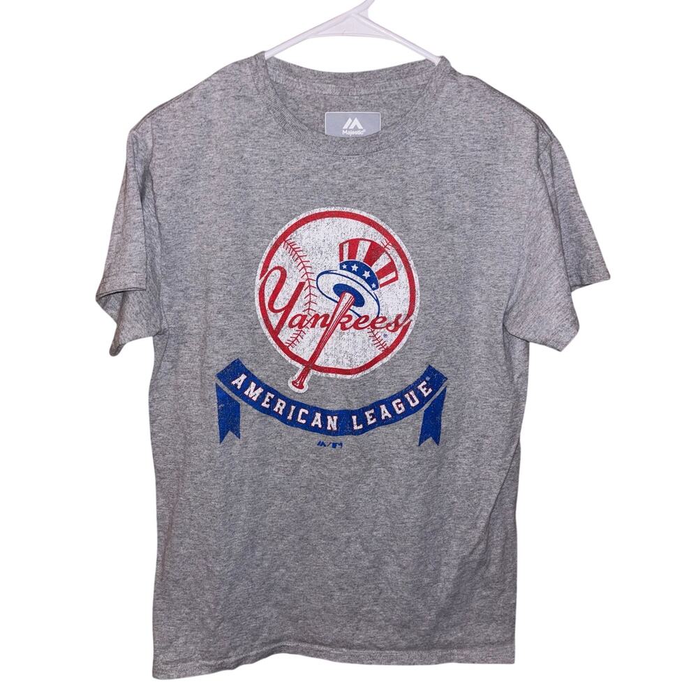 Majestic MLB New York Yankees American League gray red blue t-shirt (small)